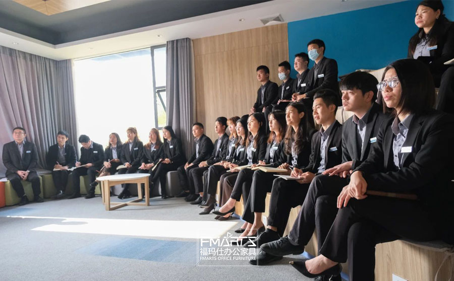 中山市?，斒思揖哂邢薰救w銷售人員總結會現場